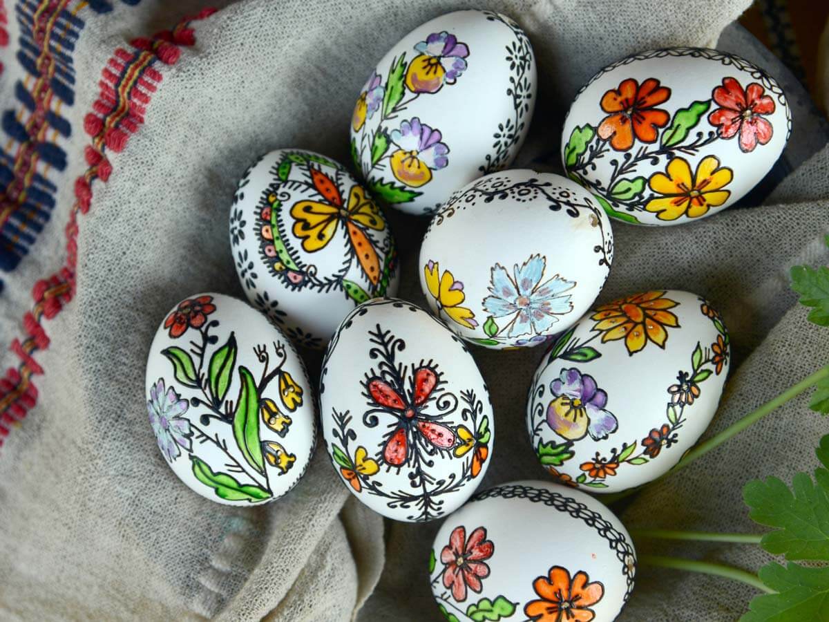 Greek Easter traditions Dyed eggs